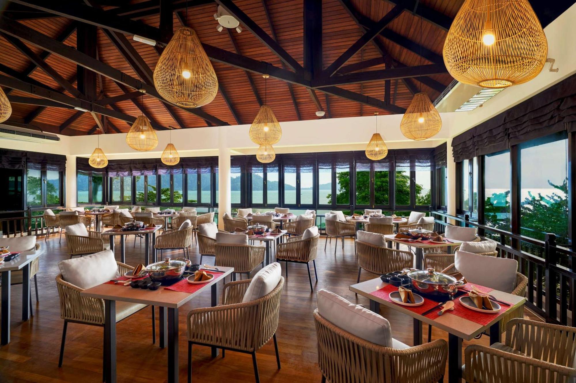 מלון לומוט Doubletree By Hilton Damai Laut מראה חיצוני תמונה